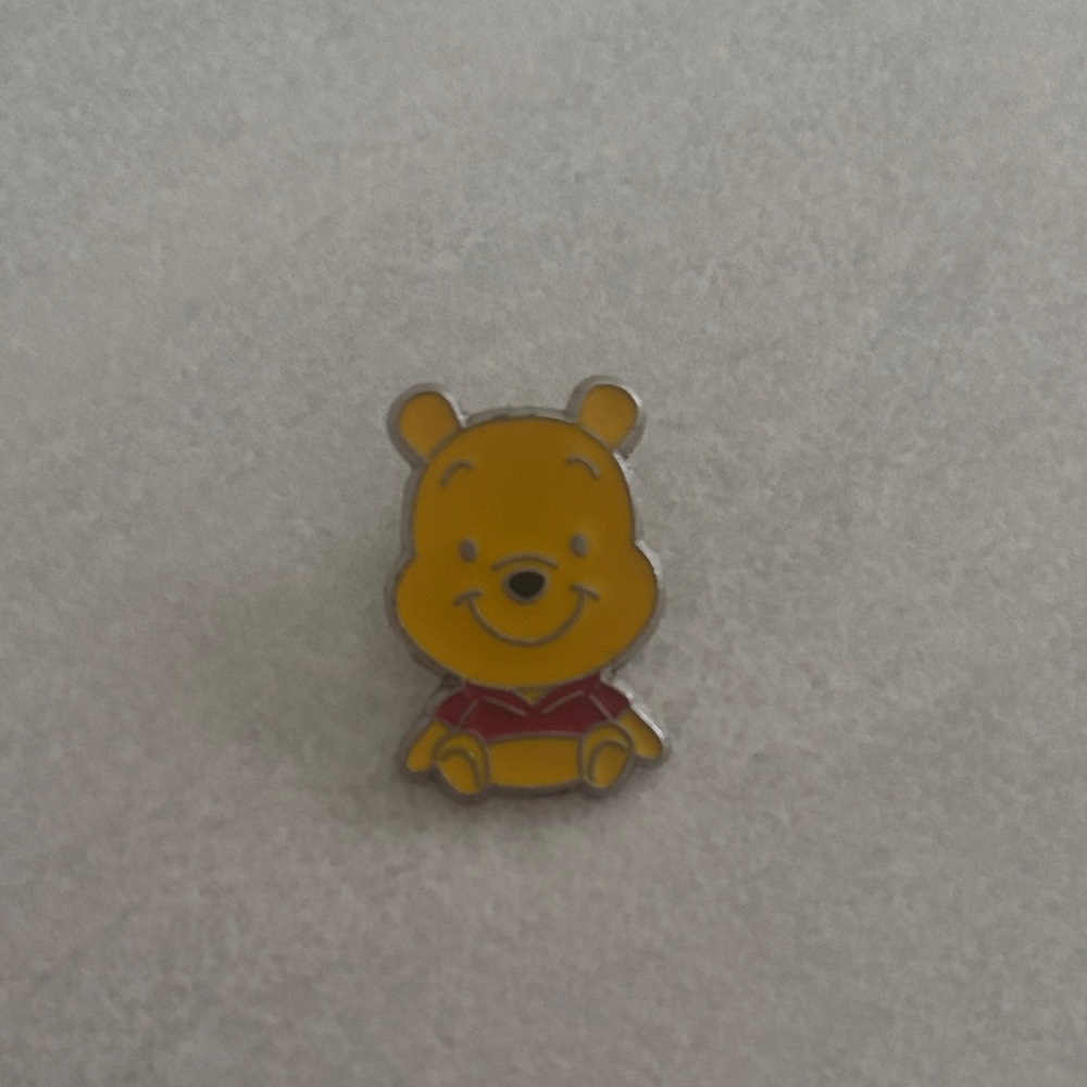 Winnie the Pooh pin.  Pins are 5 for 25$